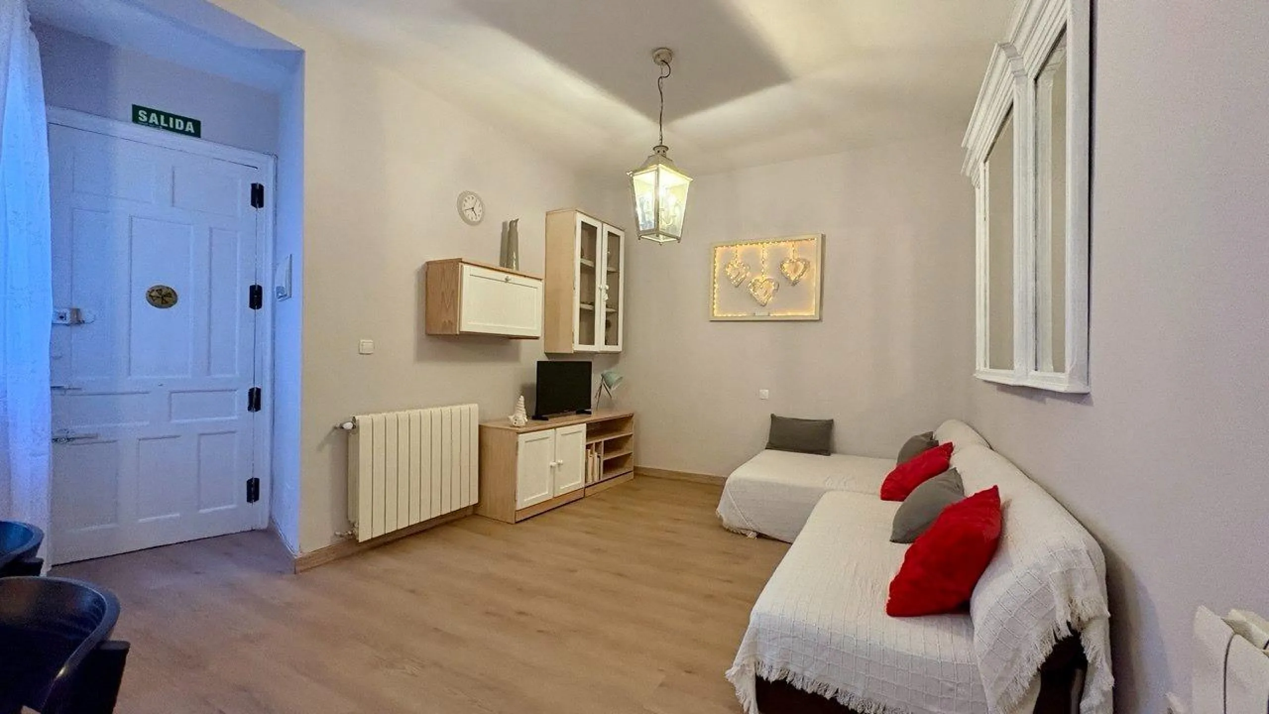 VIVIENDA REFORMADA EN EL HISTÓRICO BARRIO DE PALACIO, EN EL CORAZÓN DE MADRID
