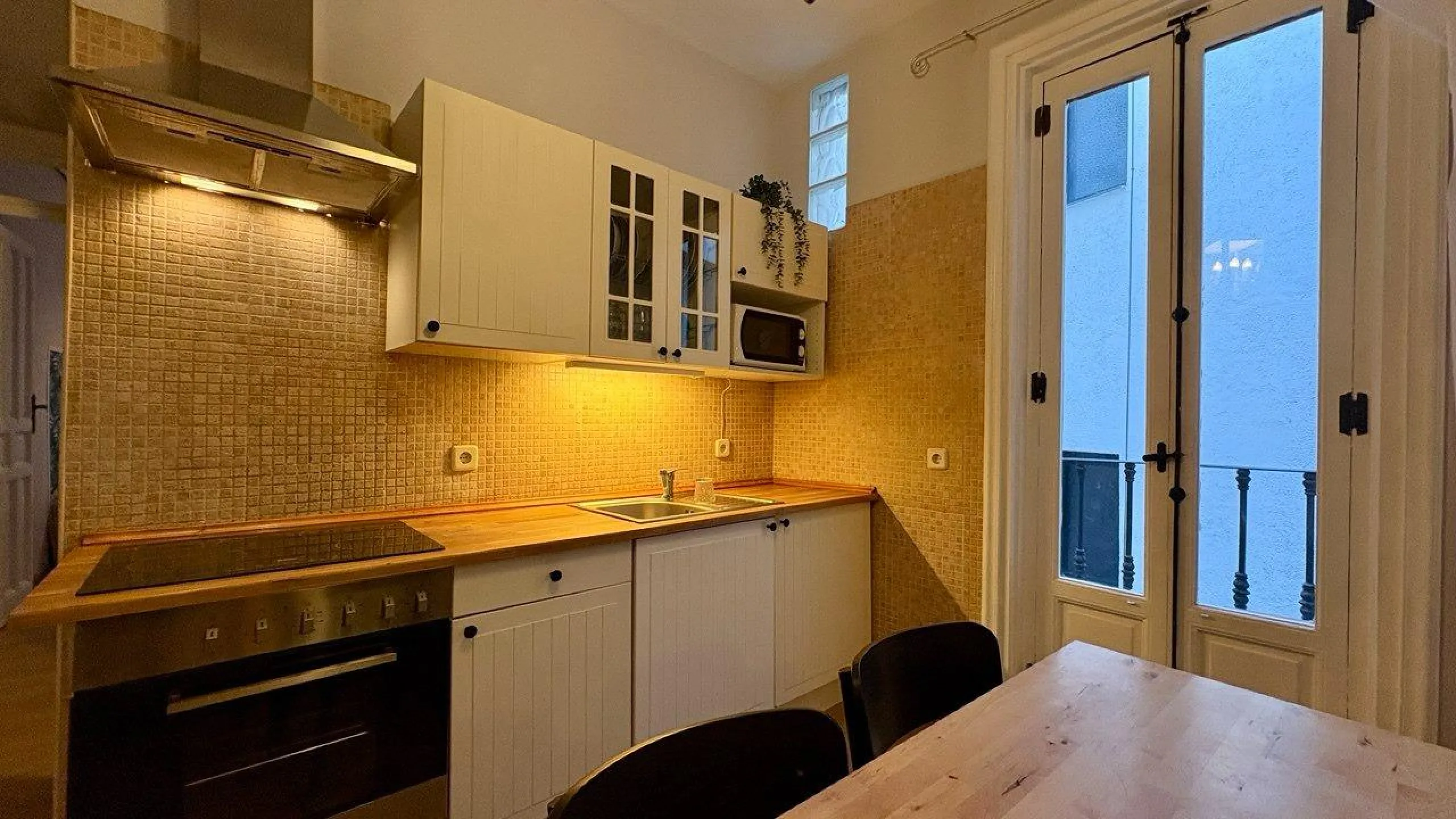 VIVIENDA REFORMADA EN EL HISTÓRICO BARRIO DE PALACIO, EN EL CORAZÓN DE MADRID