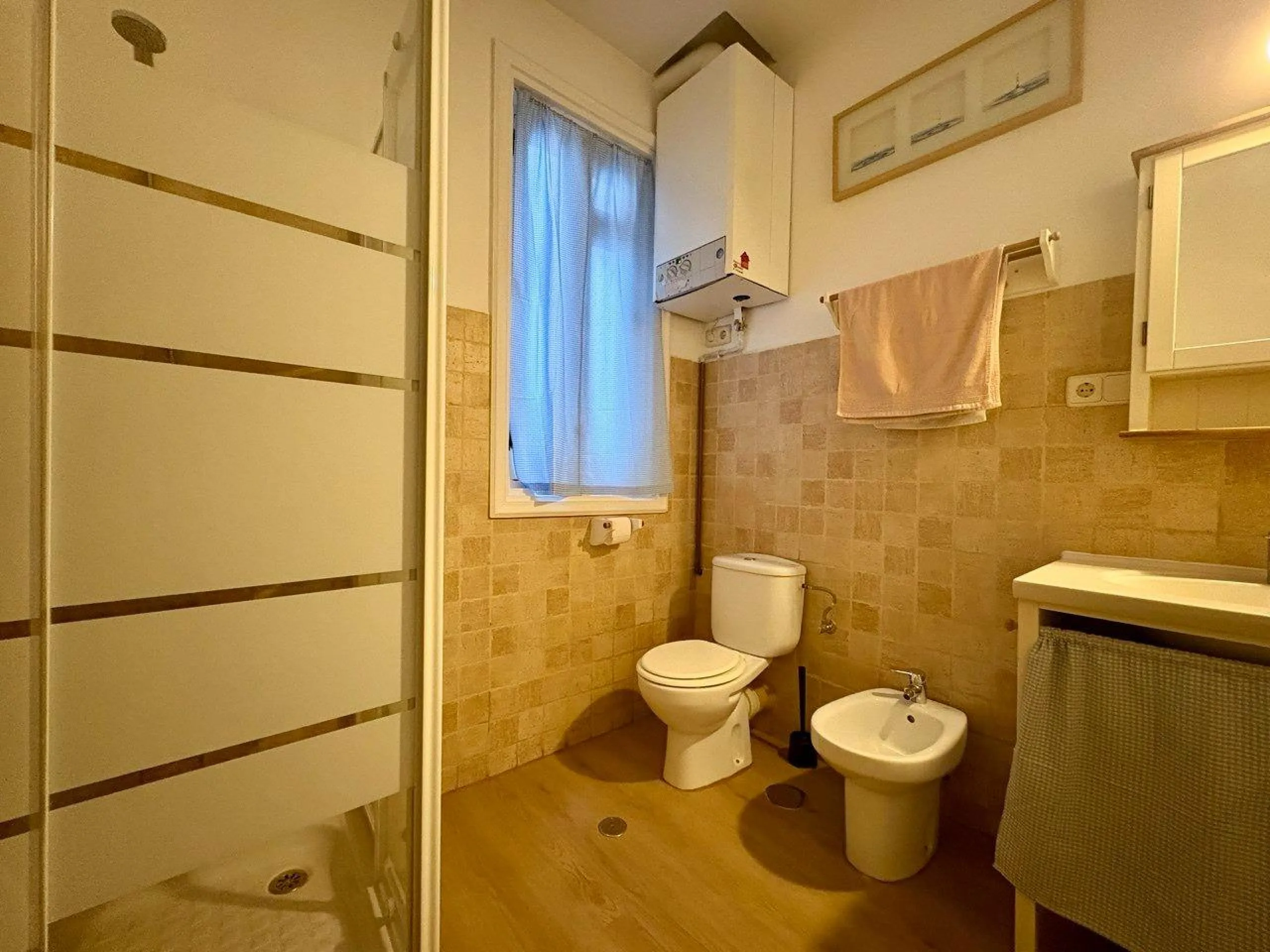 VIVIENDA REFORMADA EN EL HISTÓRICO BARRIO DE PALACIO, EN EL CORAZÓN DE MADRID