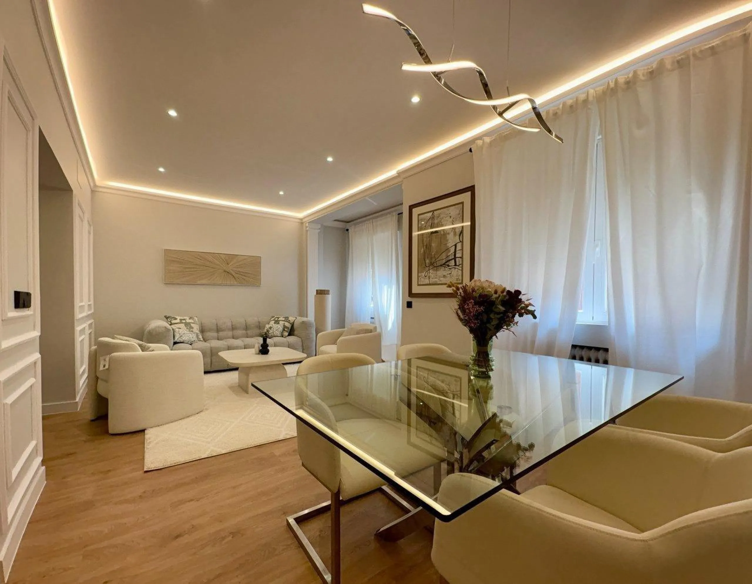 ELEGANTE VIVIENDA EXTERIOR REFORMADA CON ORIENTACIÓN SUR EN EL BARRIO DE SALAMANCA