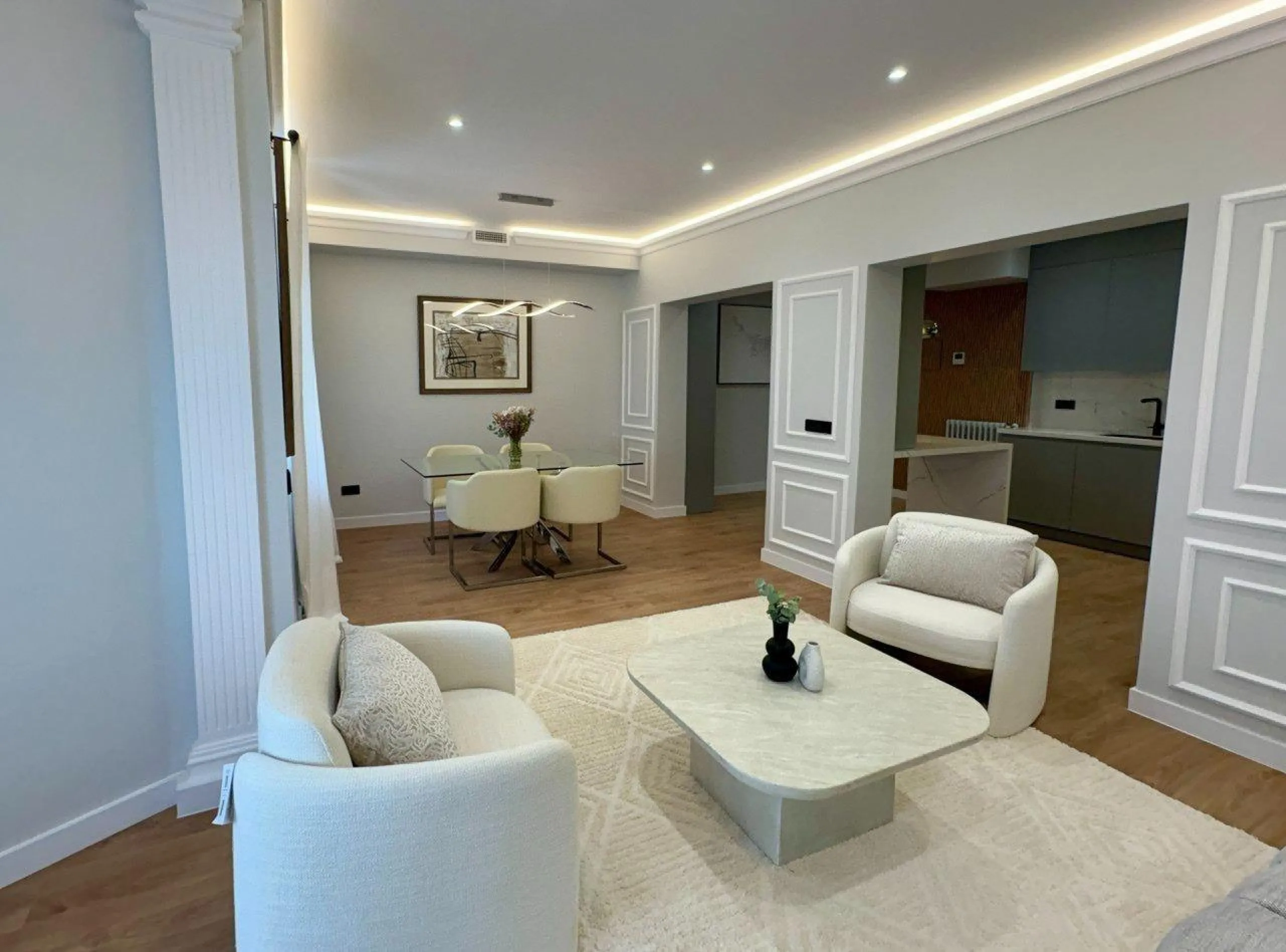 ELEGANTE VIVIENDA EXTERIOR REFORMADA CON ORIENTACIÓN SUR EN EL BARRIO DE SALAMANCA