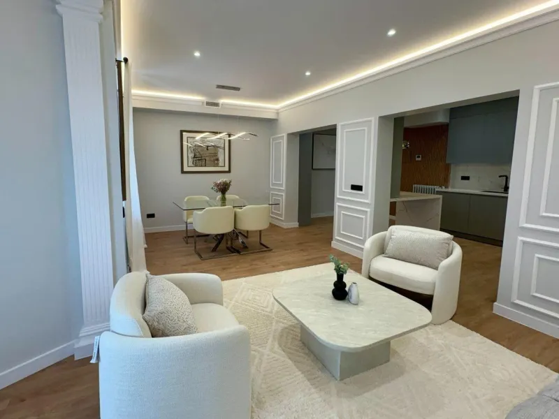 ELEGANTE VIVIENDA EXTERIOR REFORMADA CON ORIENTACIÓN SUR EN EL BARRIO DE SALAMANCA