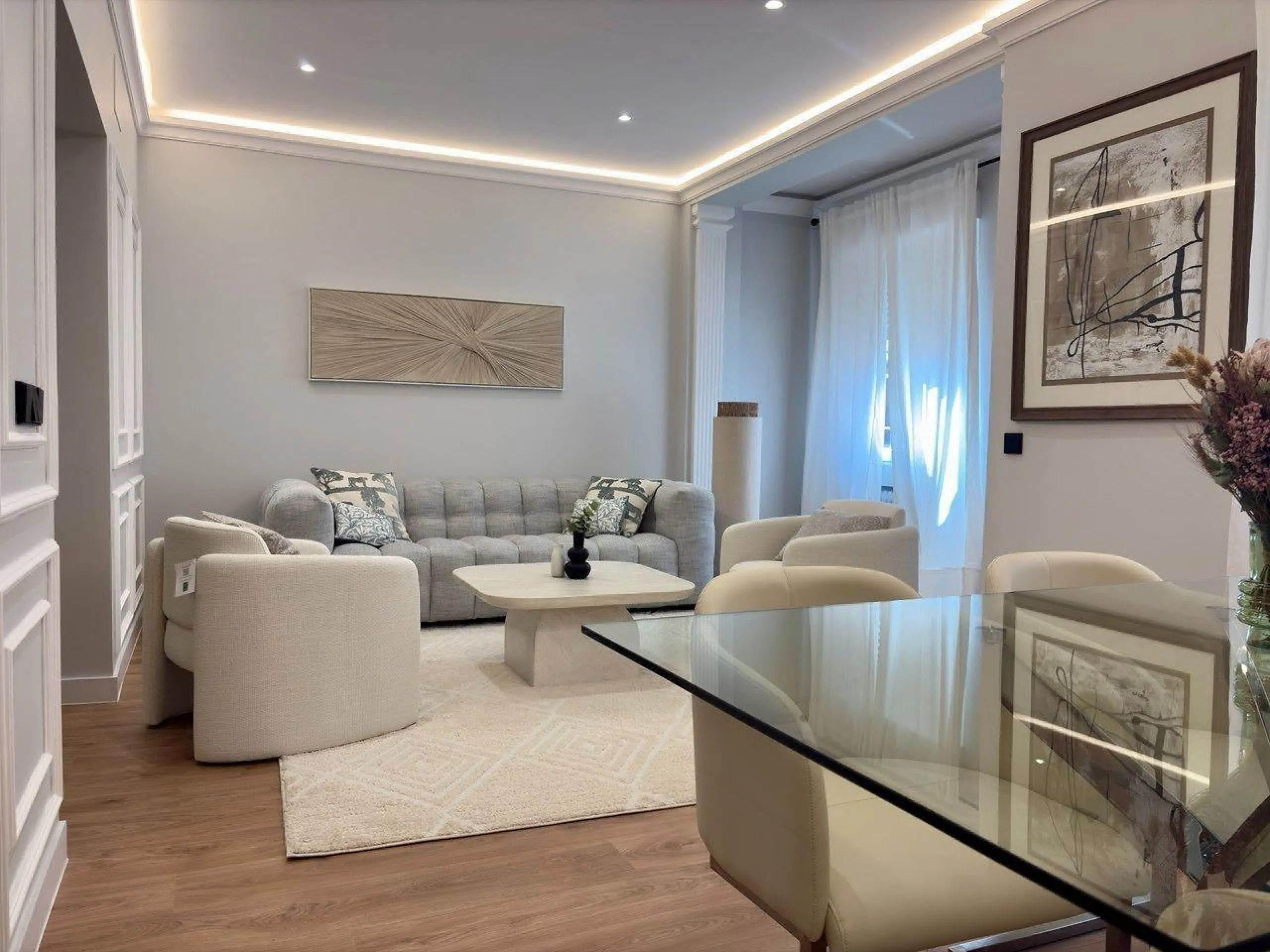 ELEGANTE VIVIENDA EXTERIOR REFORMADA CON ORIENTACIÓN SUR EN EL BARRIO DE SALAMANCA