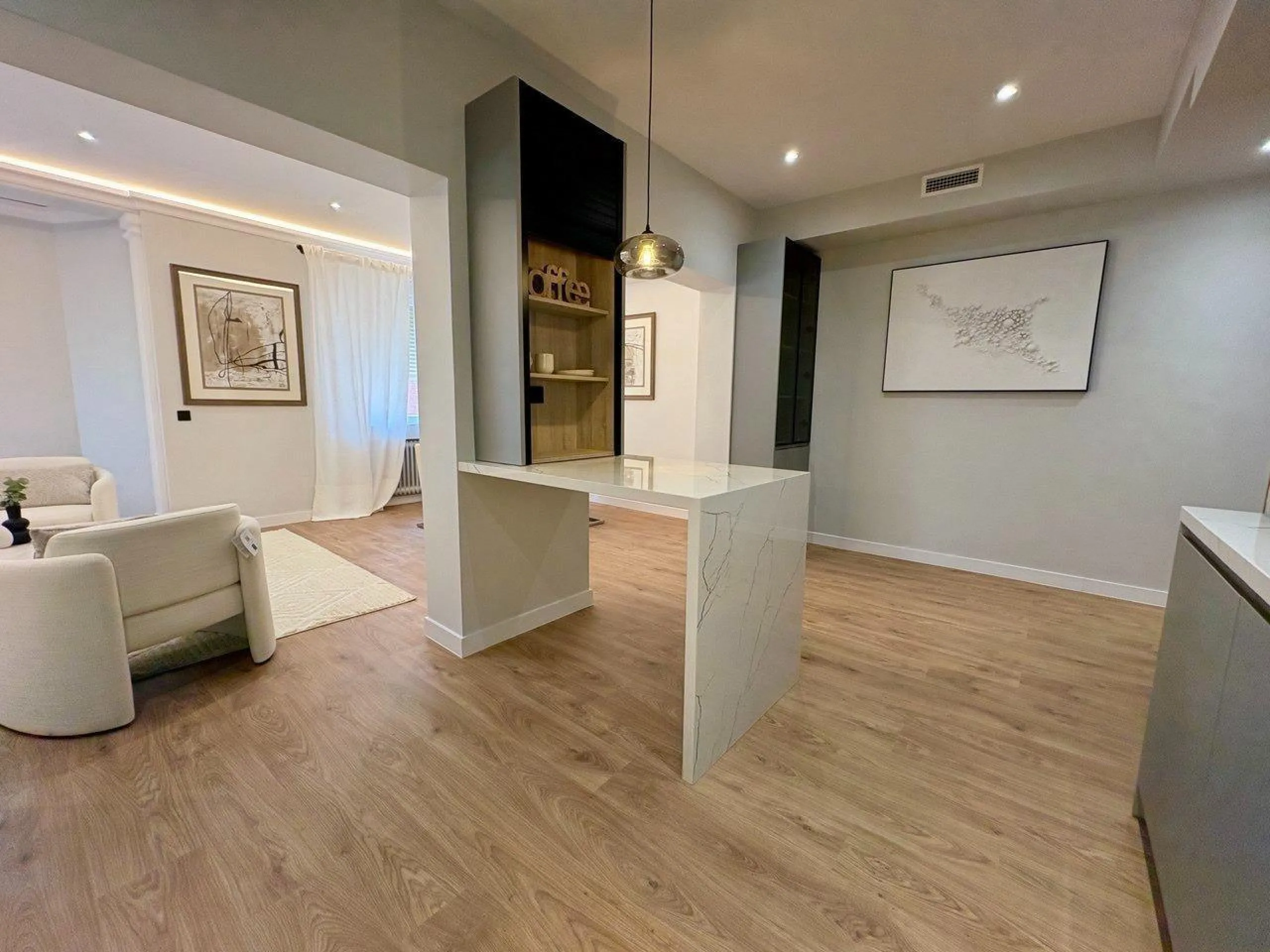 ELEGANTE VIVIENDA EXTERIOR REFORMADA CON ORIENTACIÓN SUR EN EL BARRIO DE SALAMANCA