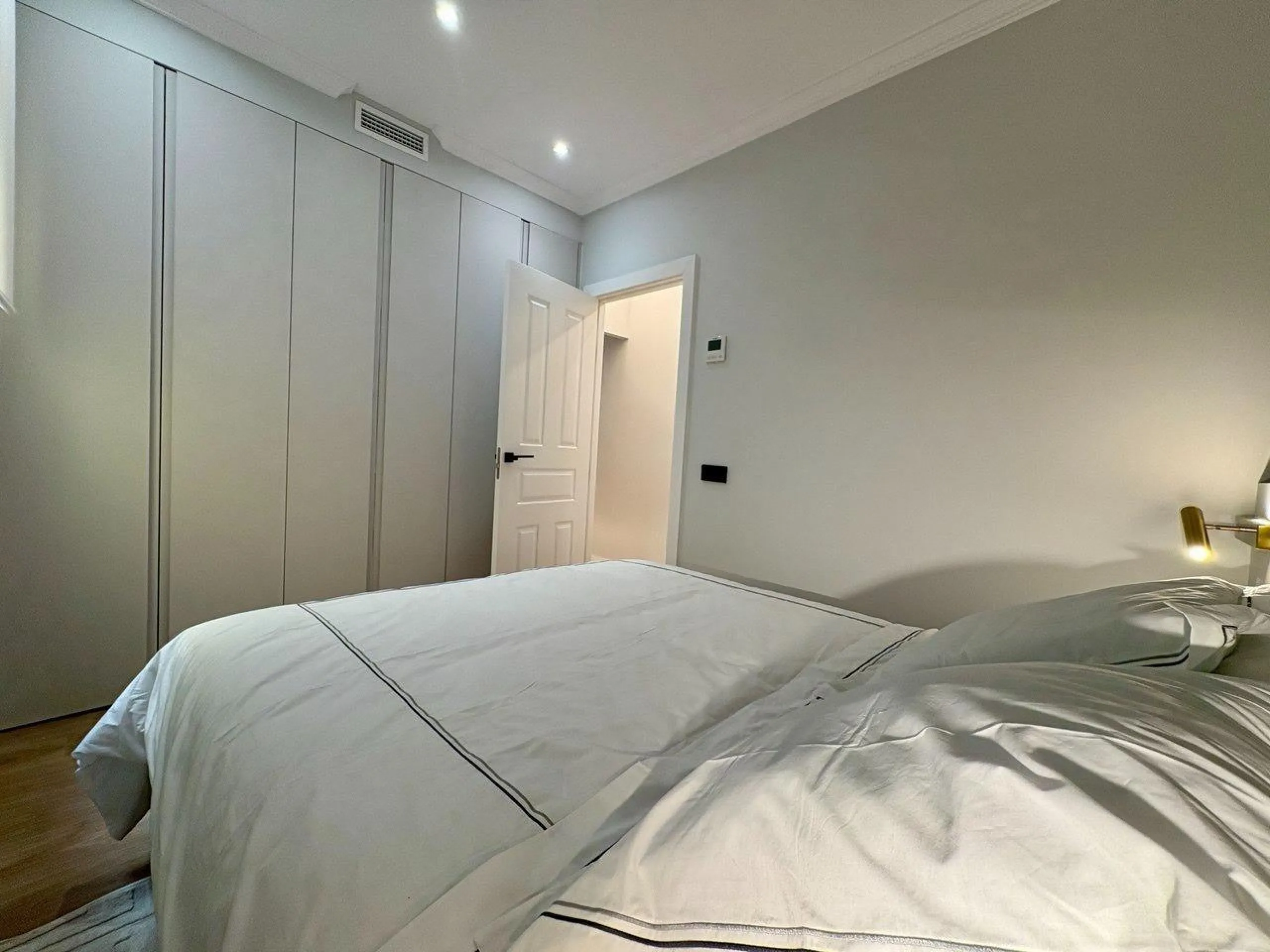 ELEGANTE VIVIENDA EXTERIOR REFORMADA CON ORIENTACIÓN SUR EN EL BARRIO DE SALAMANCA