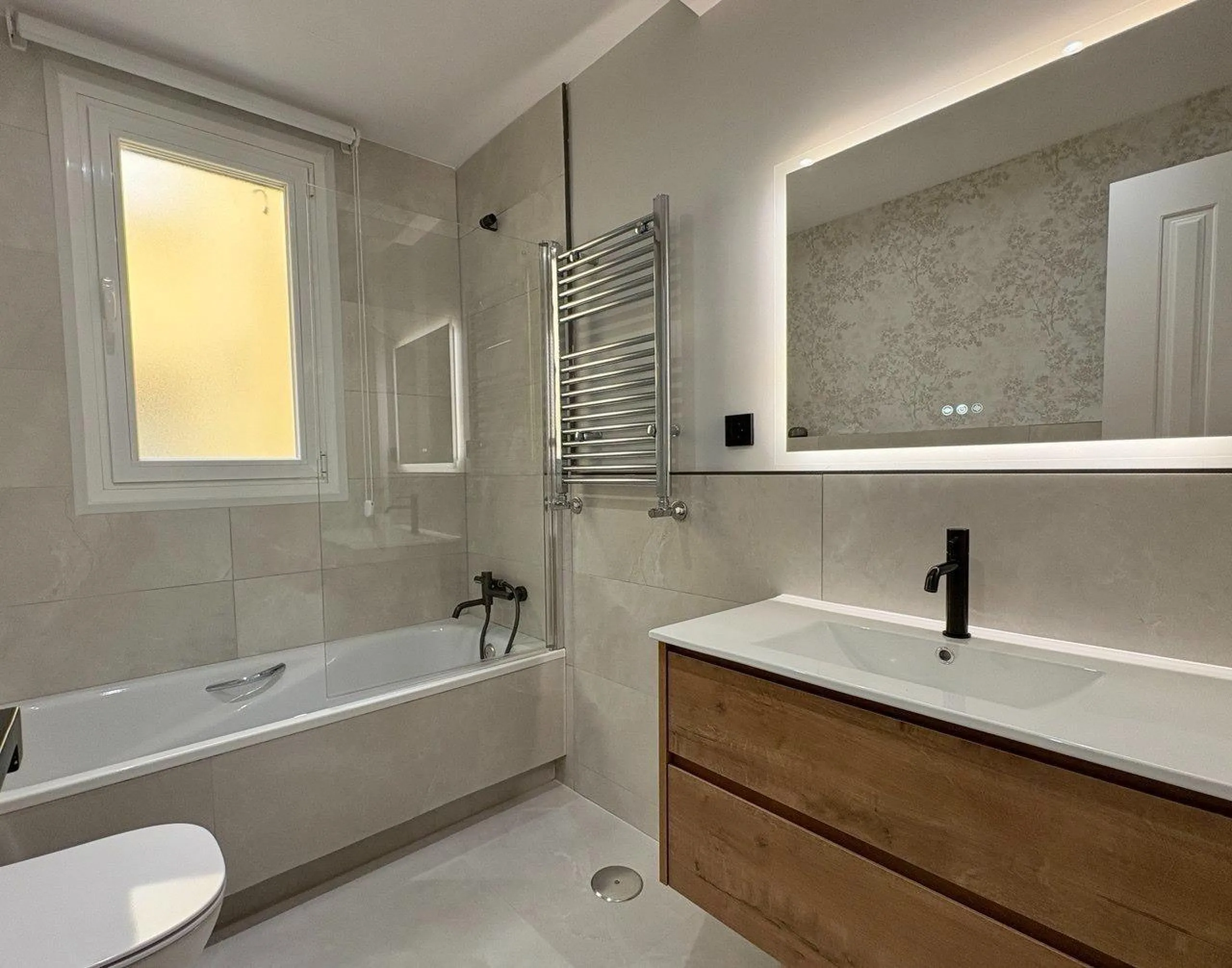 ELEGANTE VIVIENDA EXTERIOR REFORMADA CON ORIENTACIÓN SUR EN EL BARRIO DE SALAMANCA