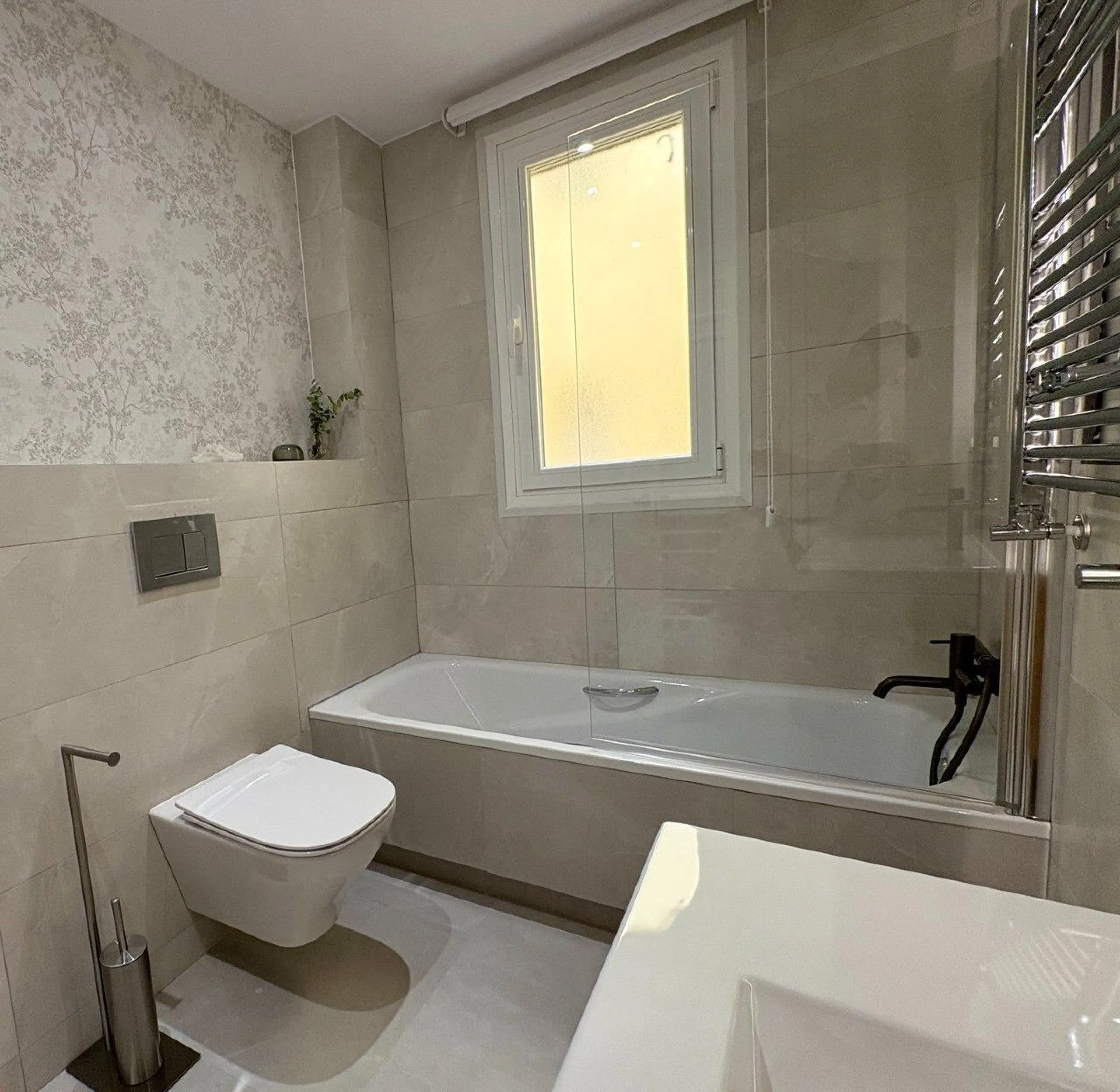 ELEGANTE VIVIENDA EXTERIOR REFORMADA CON ORIENTACIÓN SUR EN EL BARRIO DE SALAMANCA