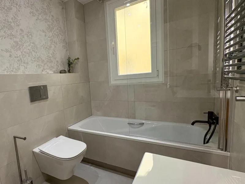 ELEGANTE VIVIENDA EXTERIOR REFORMADA CON ORIENTACIÓN SUR EN EL BARRIO DE SALAMANCA