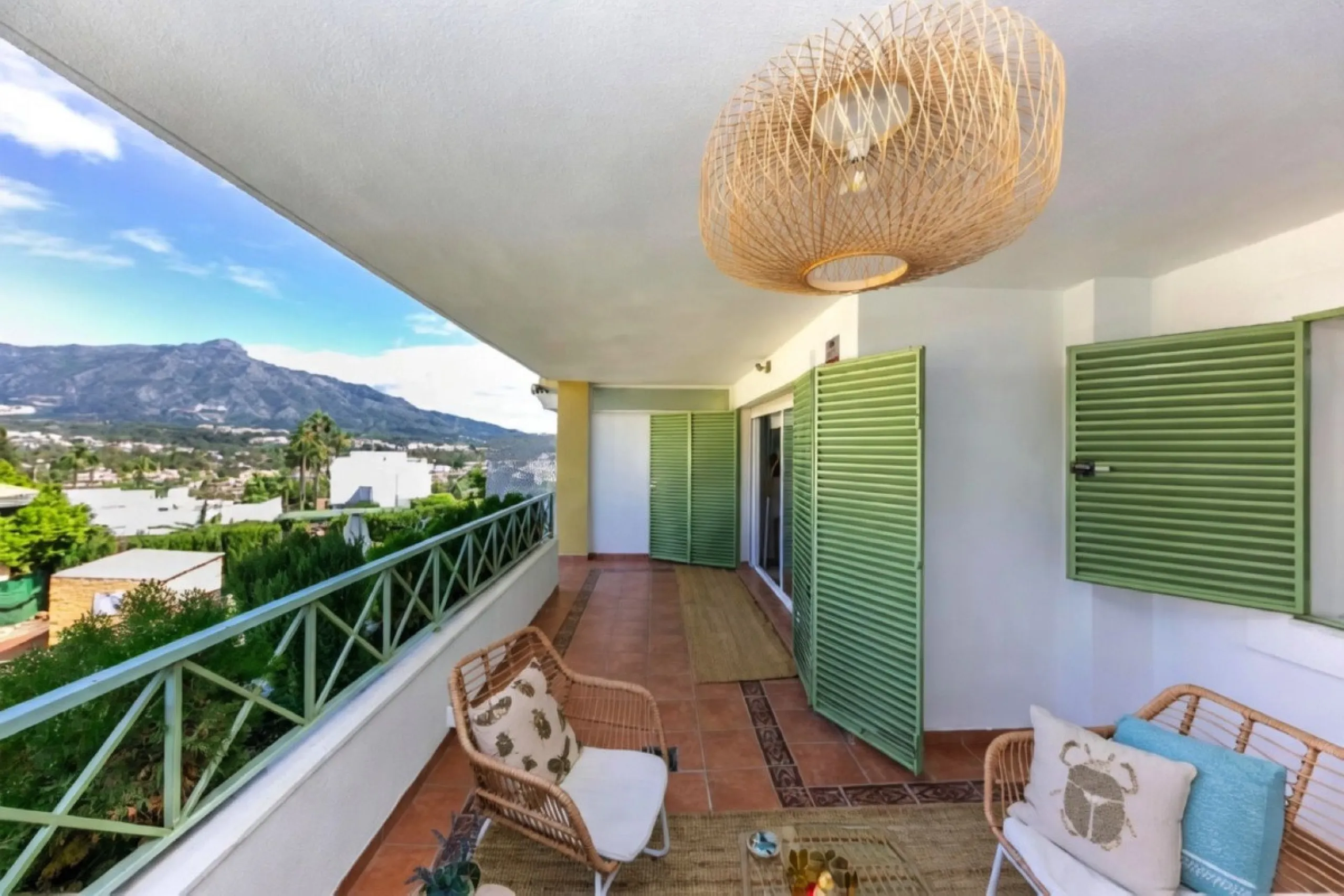 Erdgeschosswohnung mit gültiger Ferienvermietungslizenz – Las Brisas, Nueva Andalucía, Marbella