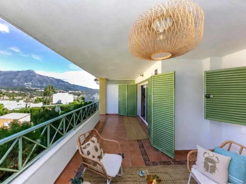 Erdgeschosswohnung mit gültiger Ferienvermietungslizenz – Las Brisas, Nueva Andalucía, Marbella
