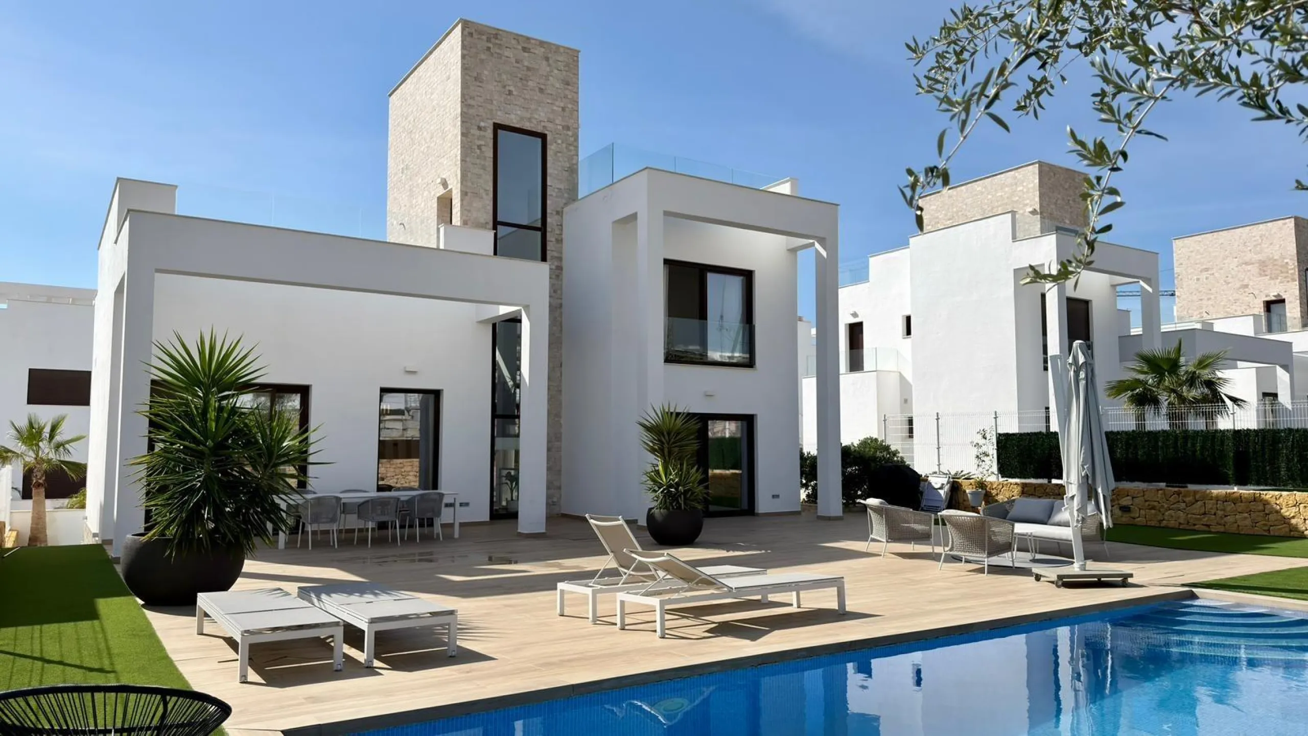 🏡 Modern villa for sale in Finestrat