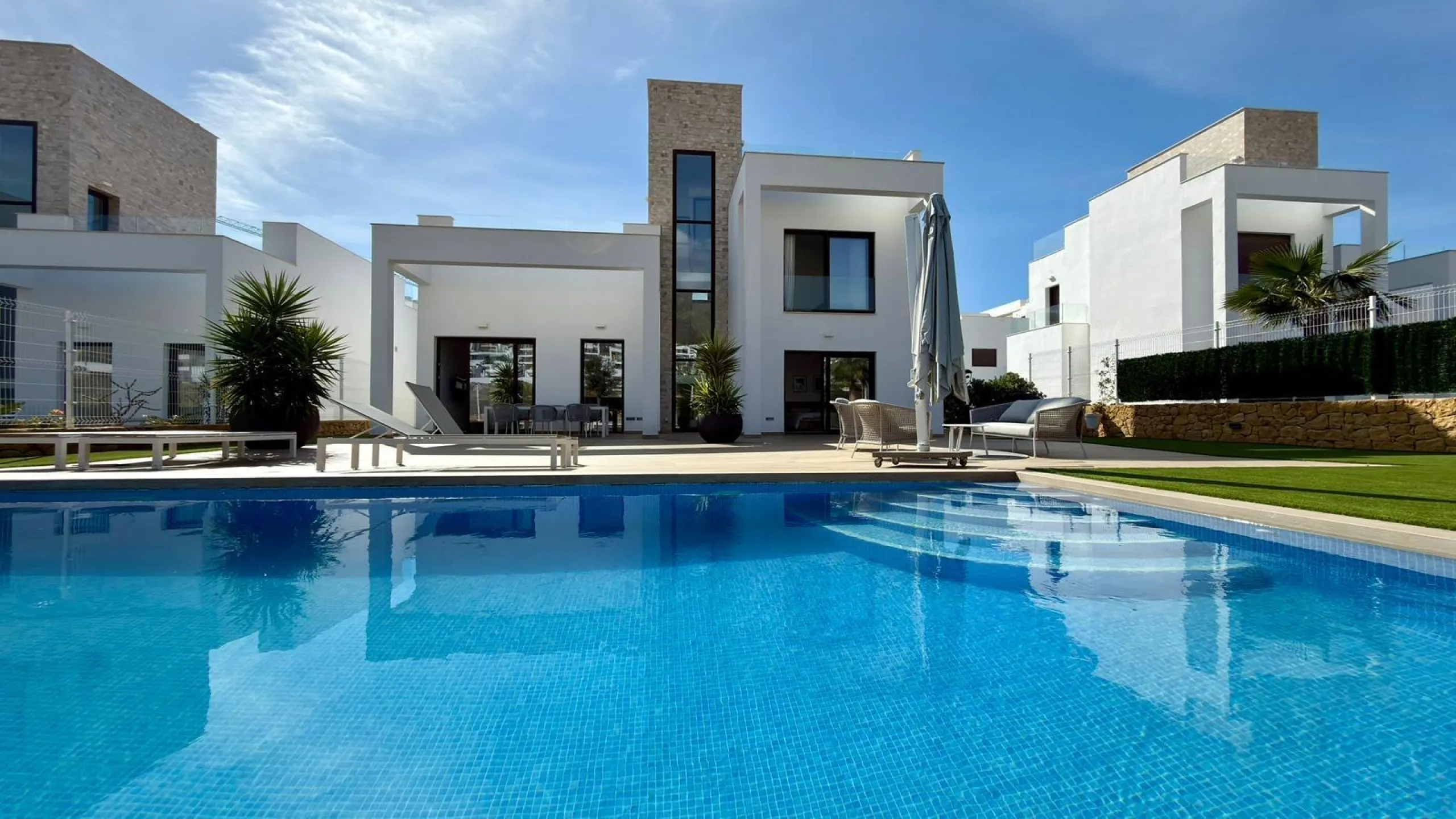 🏡 Modern villa for sale in Finestrat