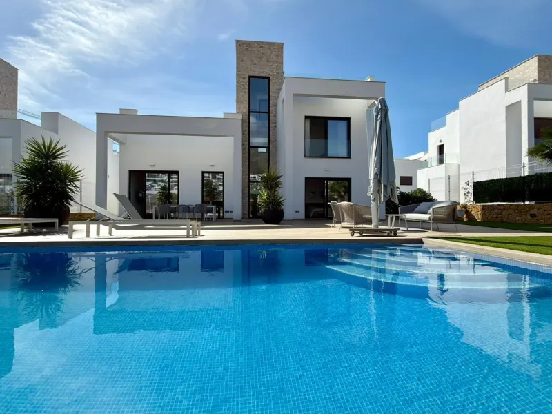 🏡 Modern villa for sale in Finestrat