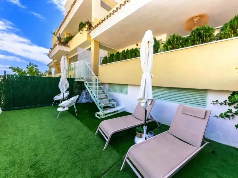 Erdgeschosswohnung mit gültiger Ferienvermietungslizenz – Las Brisas, Nueva Andalucía, Marbella