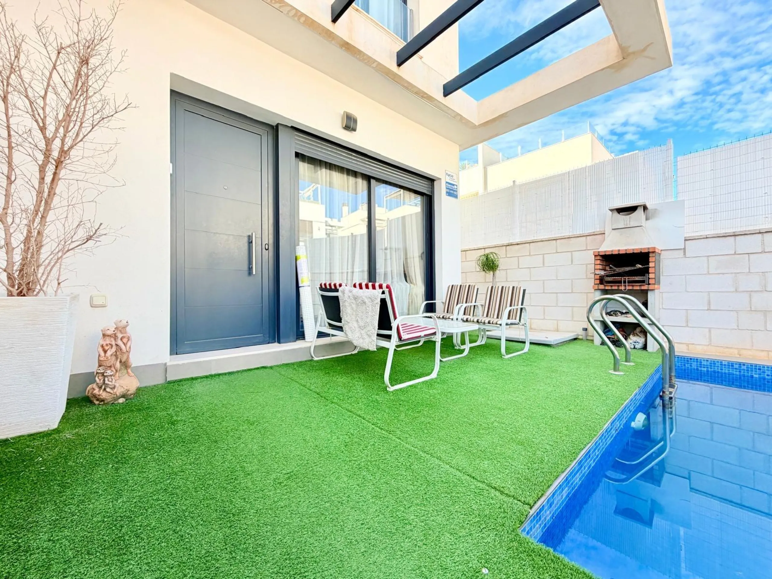 Modern Corner Chalet with Private Pool and Spacious Solarium – Between Golf, Orihuela Costa