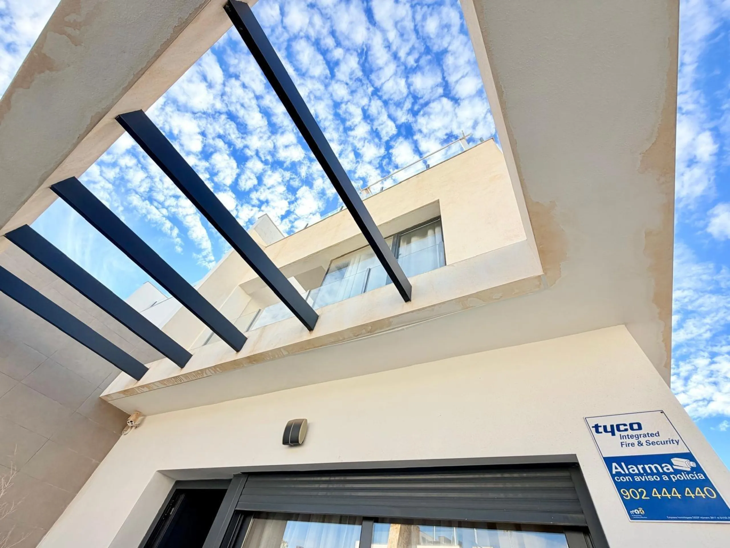 Modern Corner Chalet with Private Pool and Spacious Solarium – Between Golf, Orihuela Costa