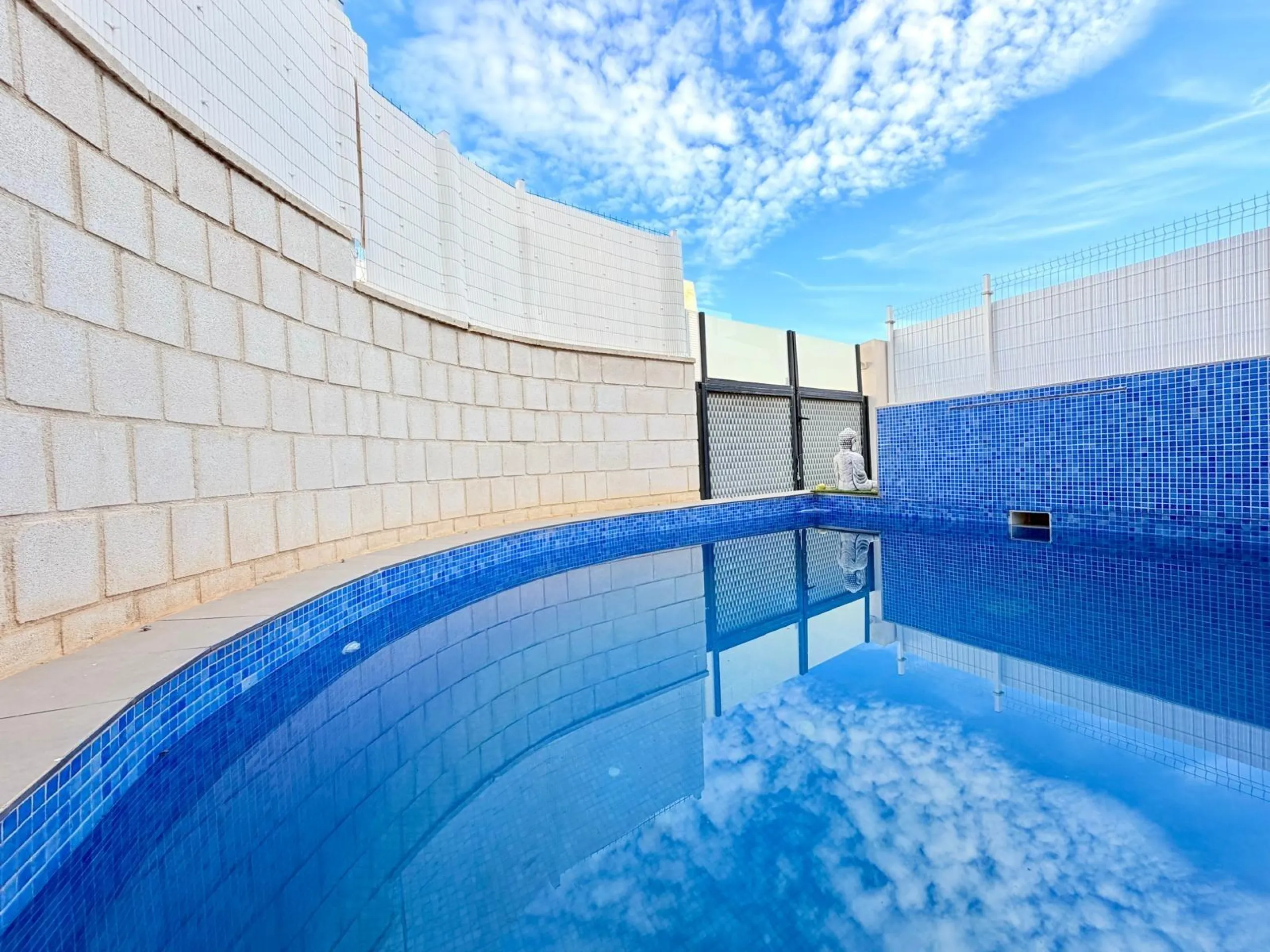 Modern Corner Chalet with Private Pool and Spacious Solarium – Between Golf, Orihuela Costa