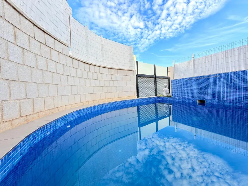 Modern Corner Chalet with Private Pool and Spacious Solarium – Between Golf, Orihuela Costa