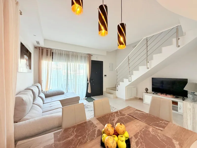 Modern Corner Chalet with Private Pool and Spacious Solarium – Between Golf, Orihuela Costa