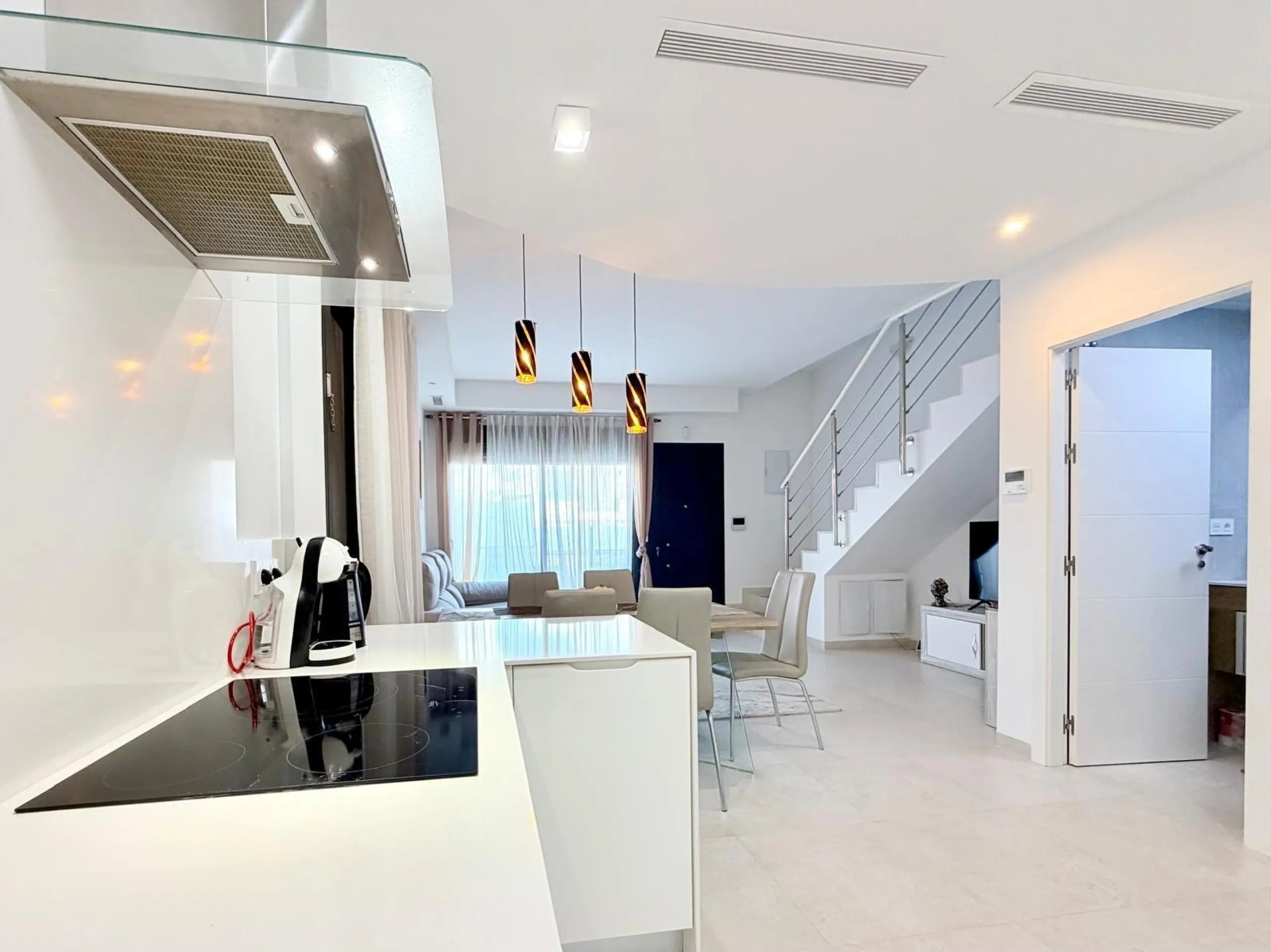 Modern Corner Chalet with Private Pool and Spacious Solarium – Between Golf, Orihuela Costa
