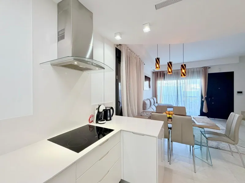 Modern Corner Chalet with Private Pool and Spacious Solarium – Between Golf, Orihuela Costa
