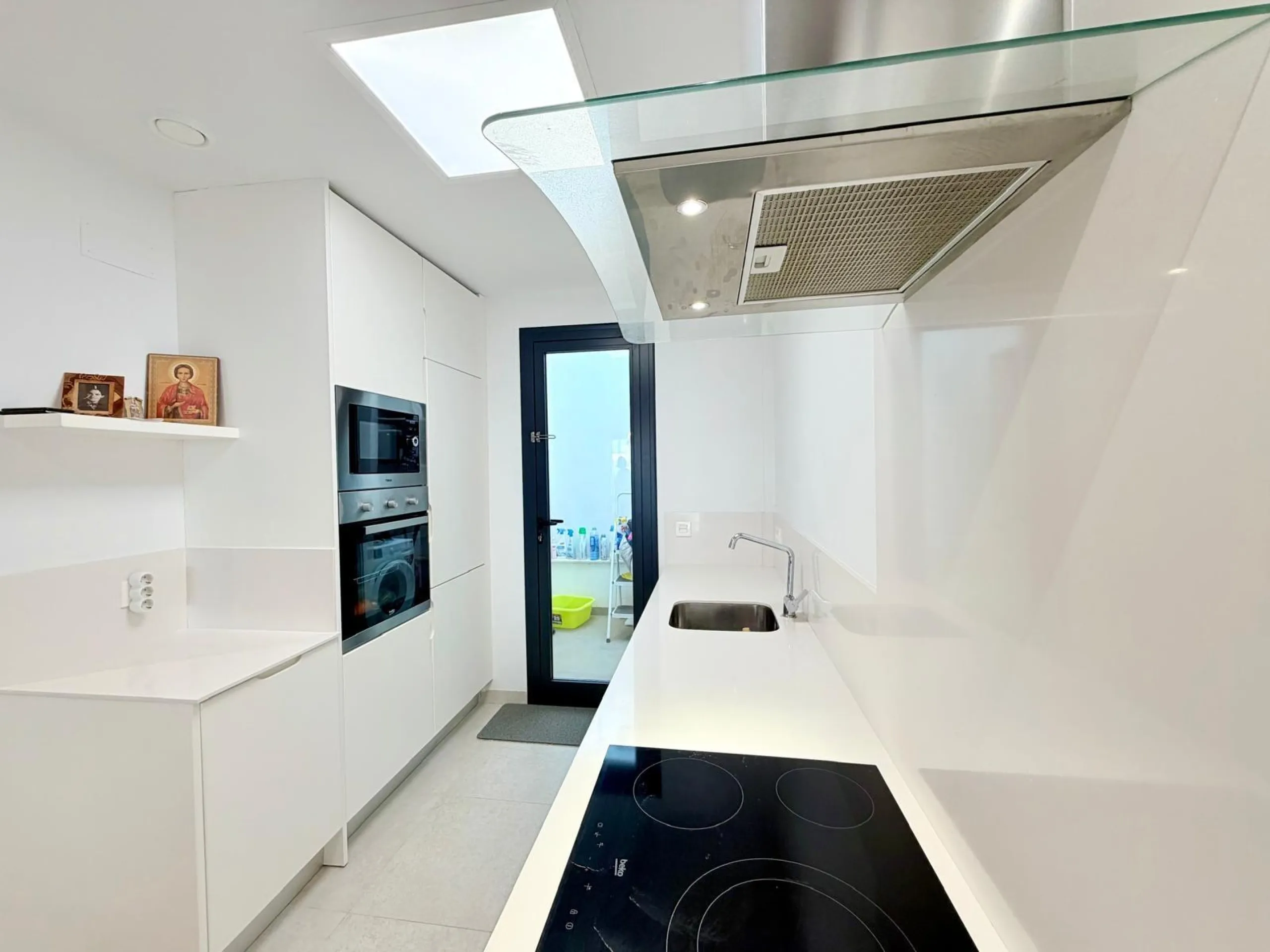 Modern Corner Chalet with Private Pool and Spacious Solarium – Between Golf, Orihuela Costa