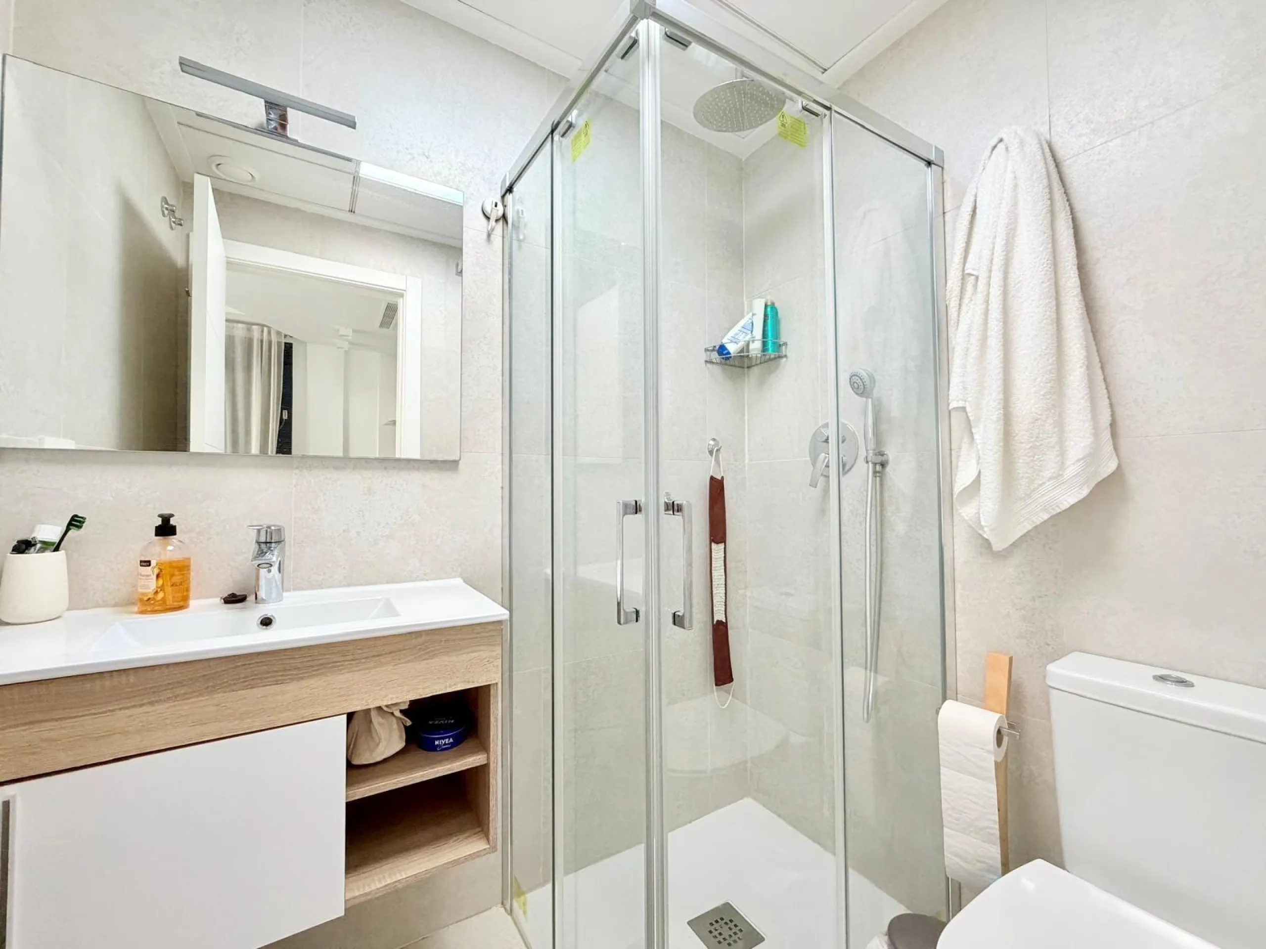 Modern Corner Chalet with Private Pool and Spacious Solarium – Between Golf, Orihuela Costa
