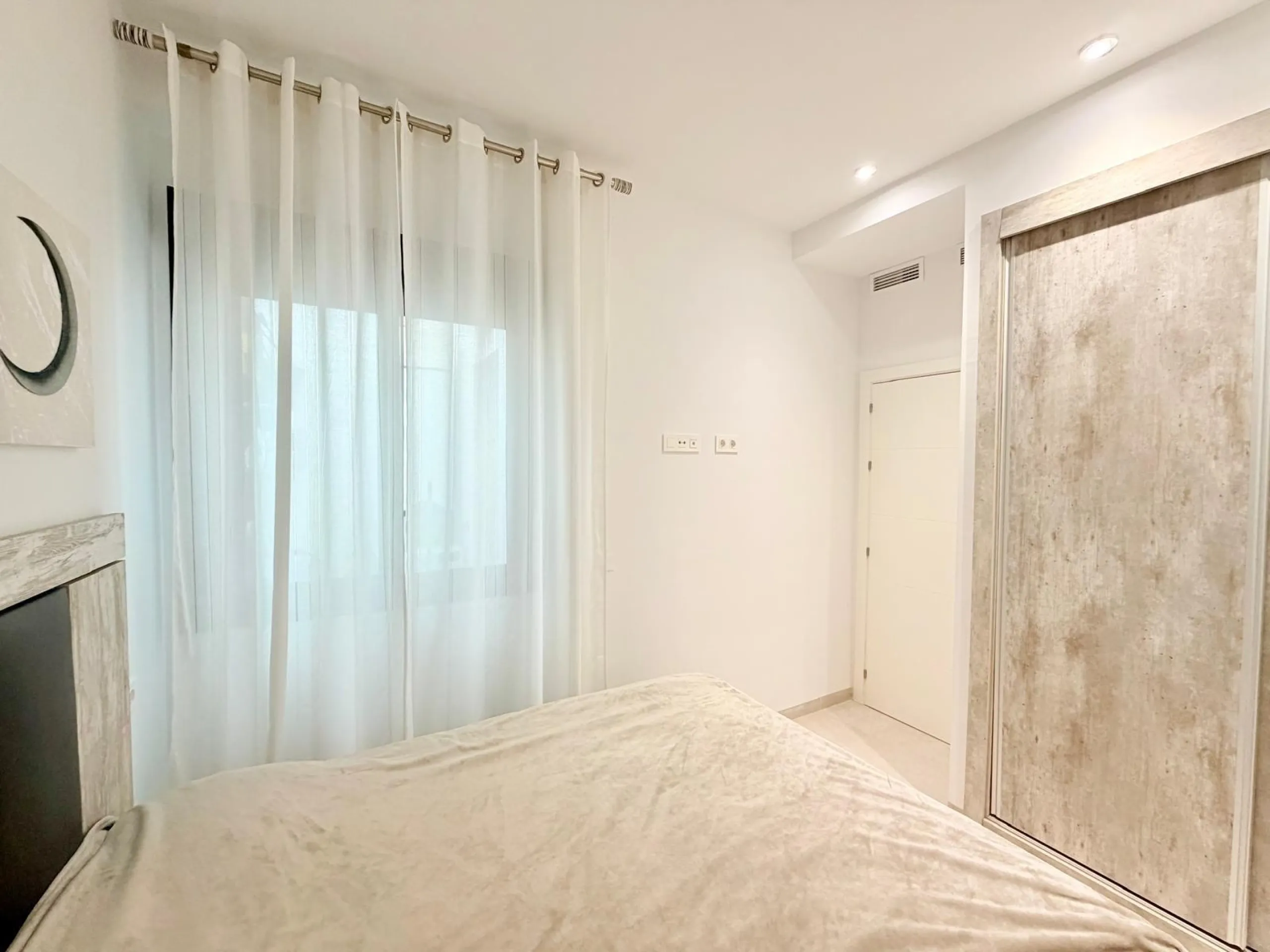 Modern Corner Chalet with Private Pool and Spacious Solarium – Between Golf, Orihuela Costa