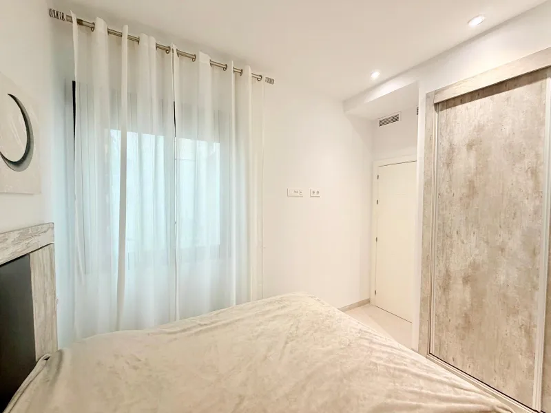 Modern Corner Chalet with Private Pool and Spacious Solarium – Between Golf, Orihuela Costa