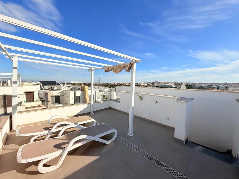 Modern Corner Chalet with Private Pool and Spacious Solarium – Between Golf, Orihuela Costa