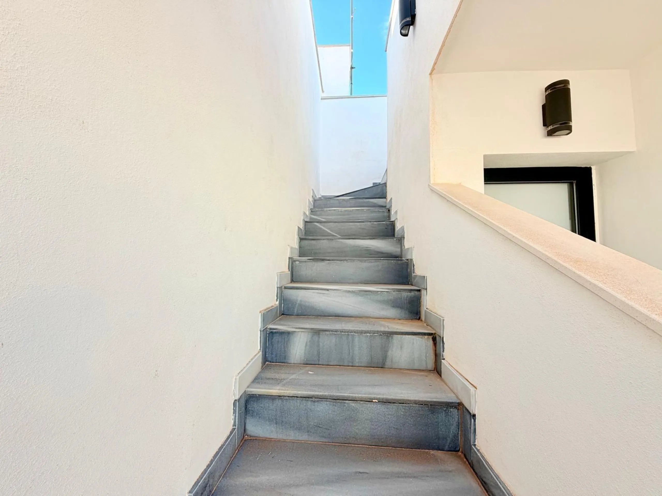Modern Corner Chalet with Private Pool and Spacious Solarium – Between Golf, Orihuela Costa