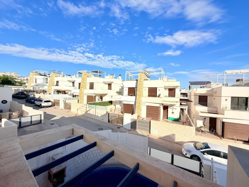 Modern Corner Chalet with Private Pool and Spacious Solarium – Between Golf, Orihuela Costa