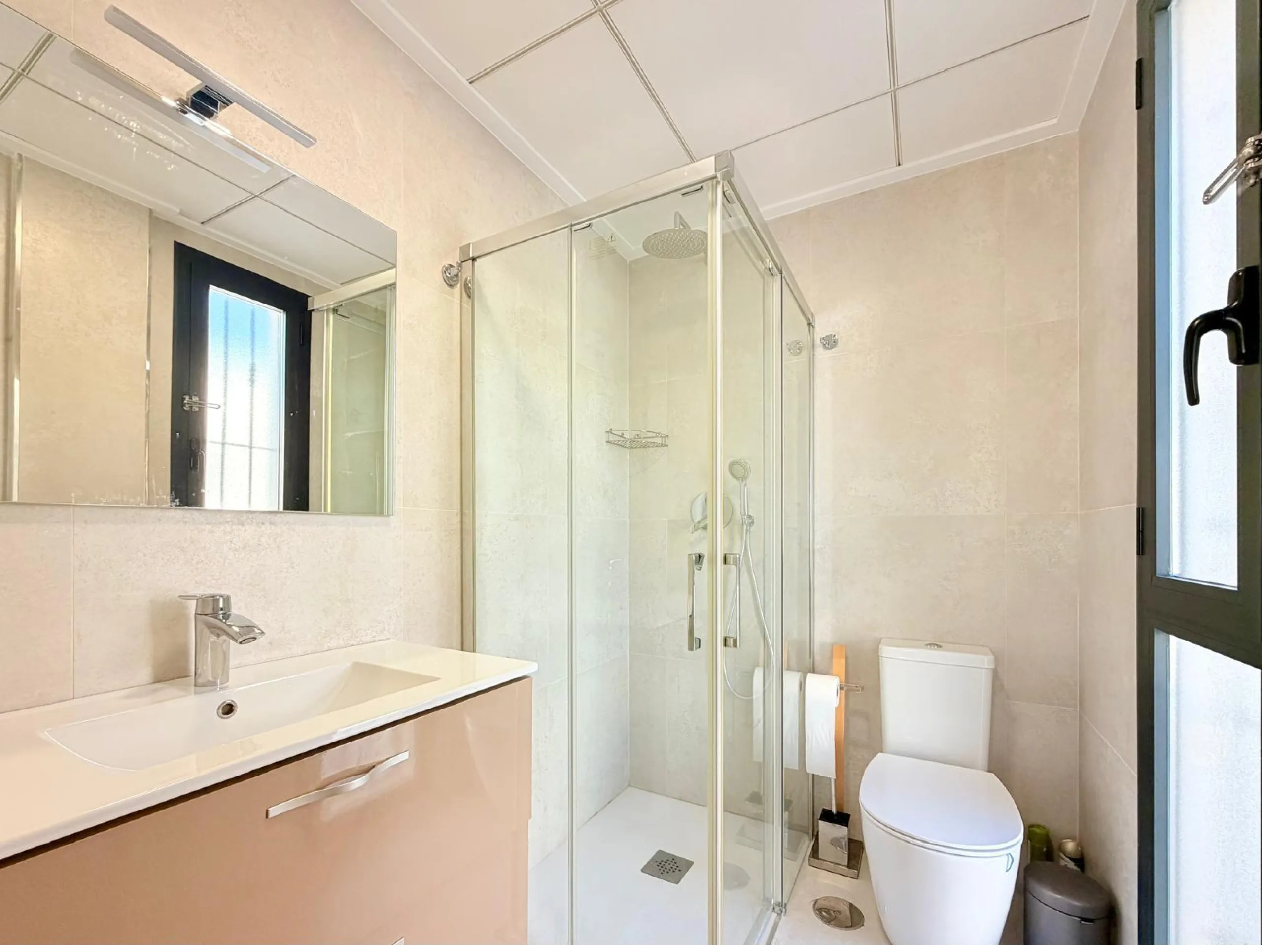 Modern Corner Chalet with Private Pool and Spacious Solarium – Between Golf, Orihuela Costa
