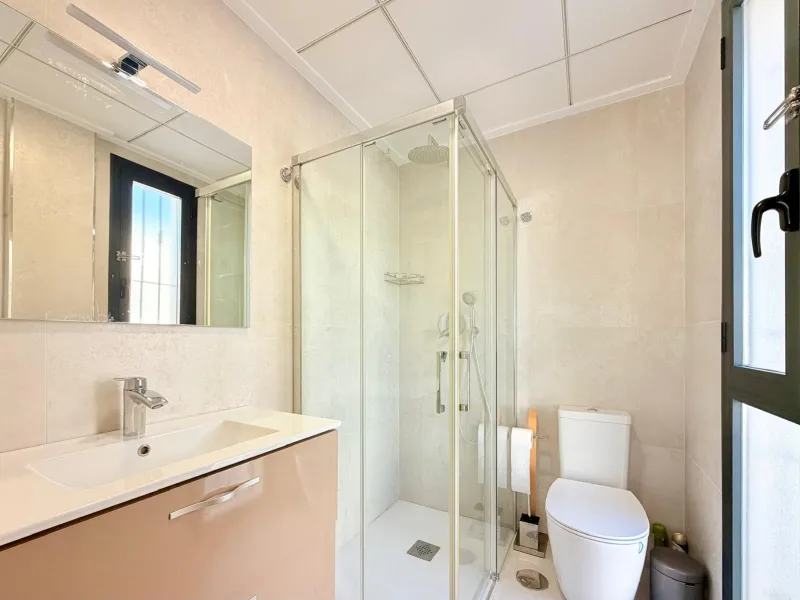Modern Corner Chalet with Private Pool and Spacious Solarium – Between Golf, Orihuela Costa