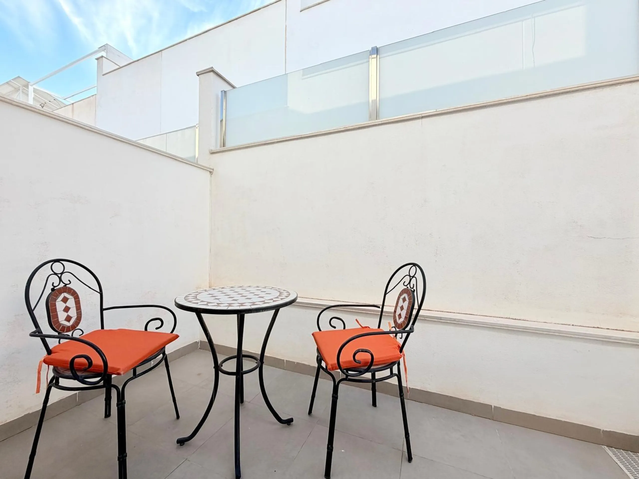 Modern Corner Chalet with Private Pool and Spacious Solarium – Between Golf, Orihuela Costa