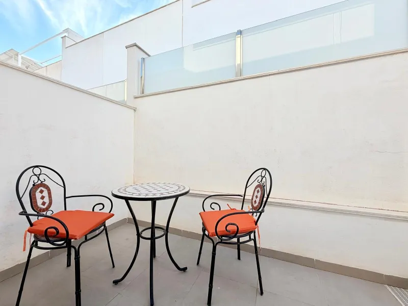 Modern Corner Chalet with Private Pool and Spacious Solarium – Between Golf, Orihuela Costa