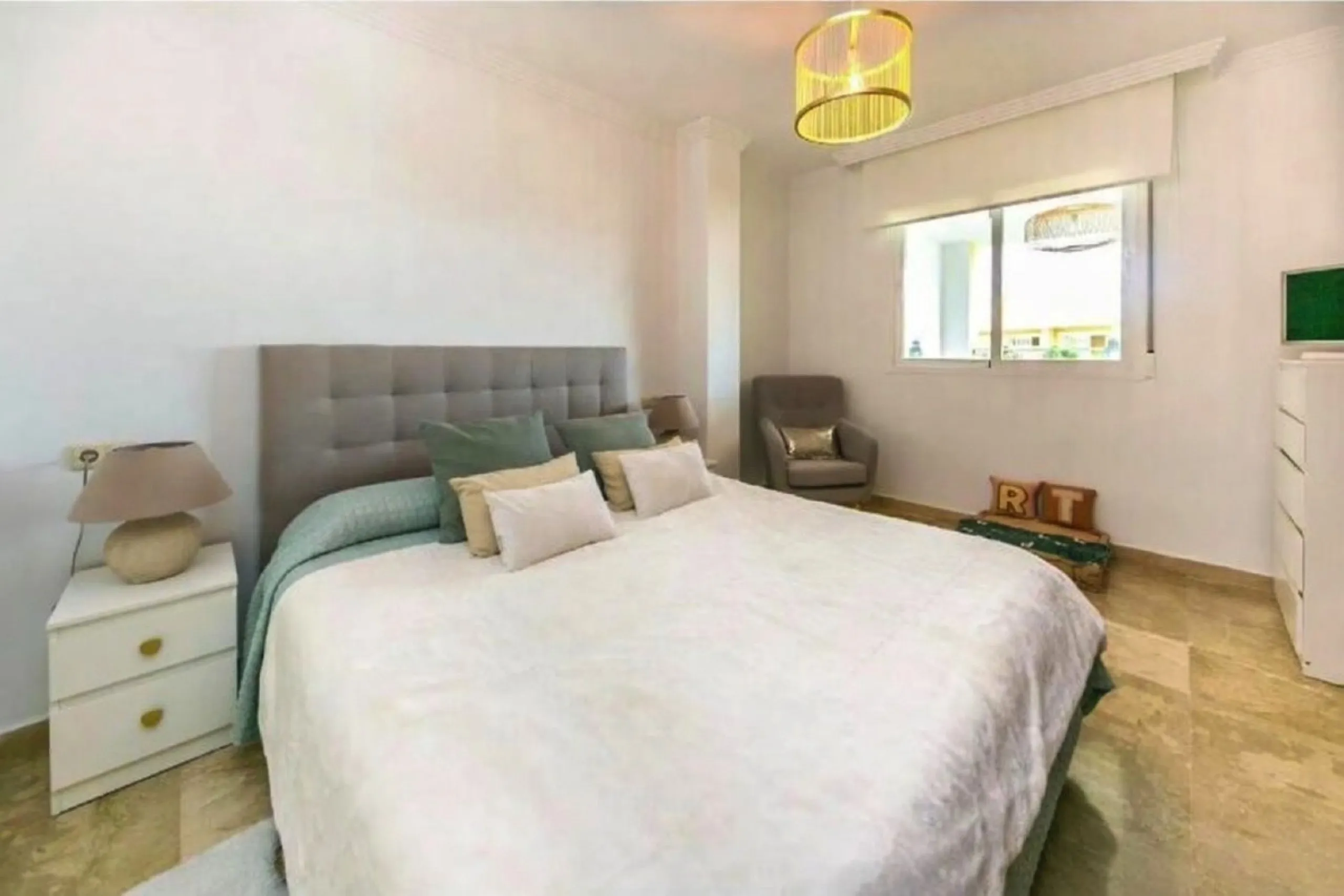 Erdgeschosswohnung mit gültiger Ferienvermietungslizenz – Las Brisas, Nueva Andalucía, Marbella