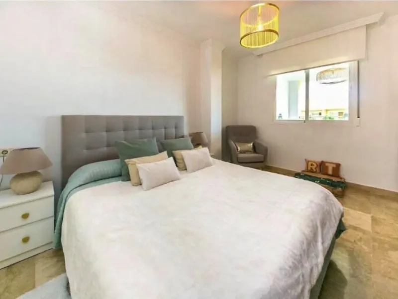 Erdgeschosswohnung mit gültiger Ferienvermietungslizenz – Las Brisas, Nueva Andalucía, Marbella