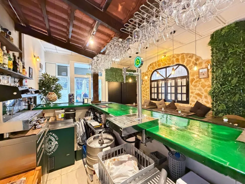 BAR-RESTAURANT FOR SALE (PROPERTY + BUSINESS) 250 METERS FROM LOS LOCOS BEACH. AREA 57 M2 + TERRACE.