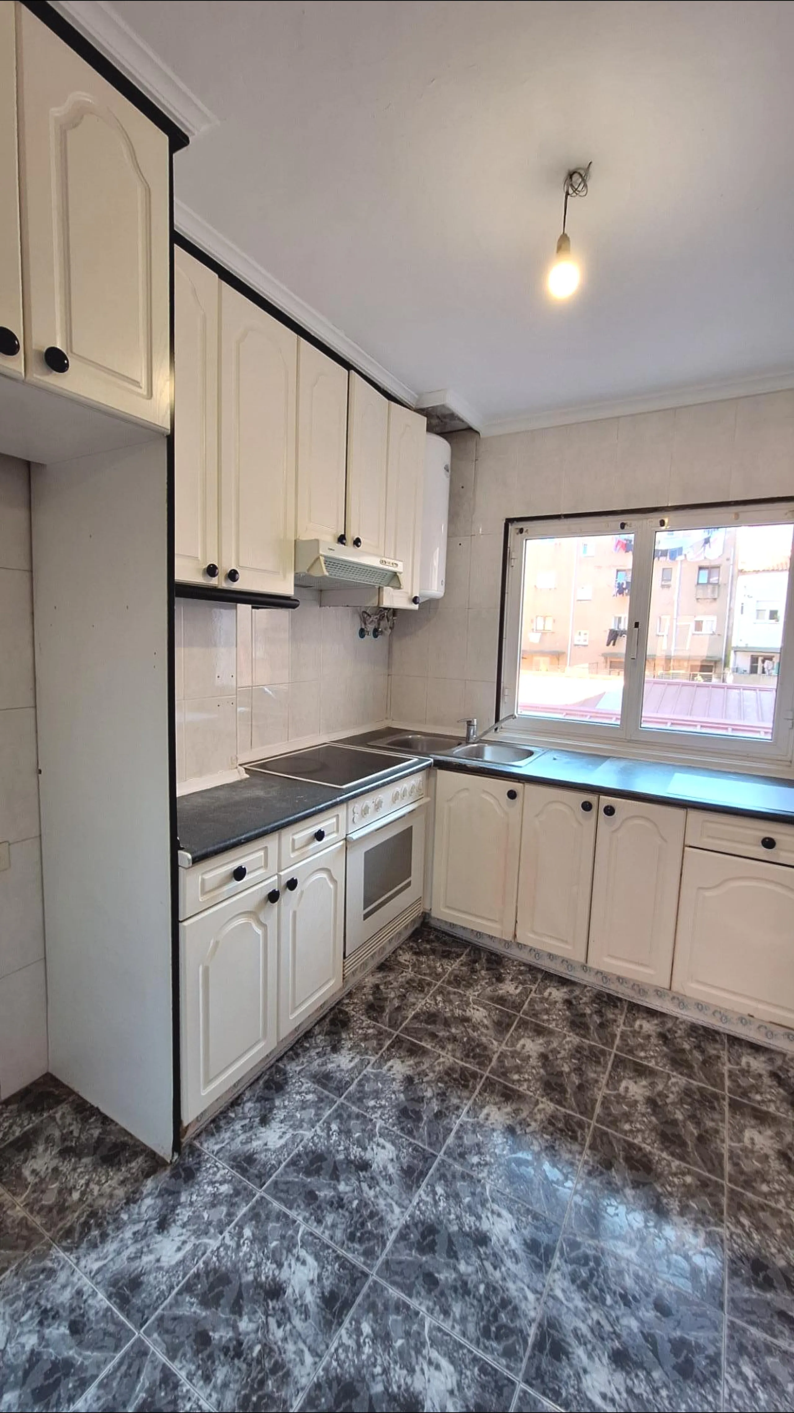 Apartamento con ascensor en El Llano, Gijón - Oportunidad Única por €163 000