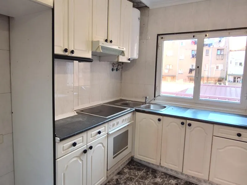 Apartamento con ascensor en El Llano, Gijón - Oportunidad Única por €163 000