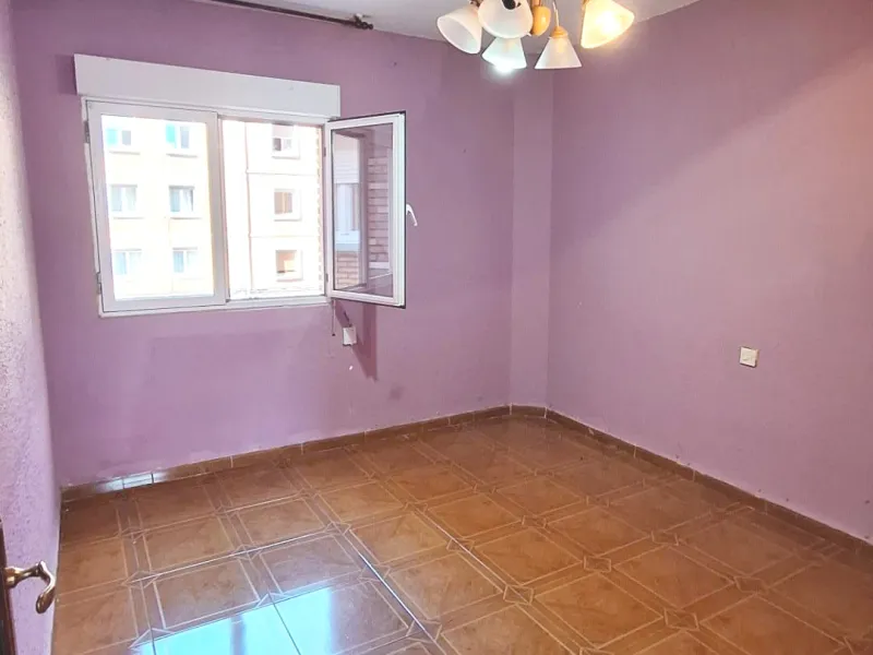 Apartamento con ascensor en El Llano, Gijón - Oportunidad Única por €163 000