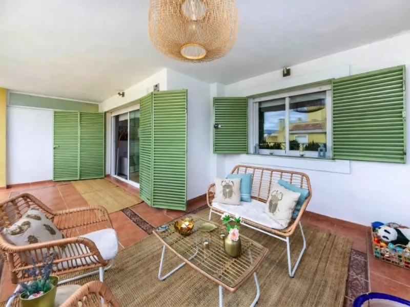 Erdgeschosswohnung mit gültiger Ferienvermietungslizenz – Las Brisas, Nueva Andalucía, Marbella