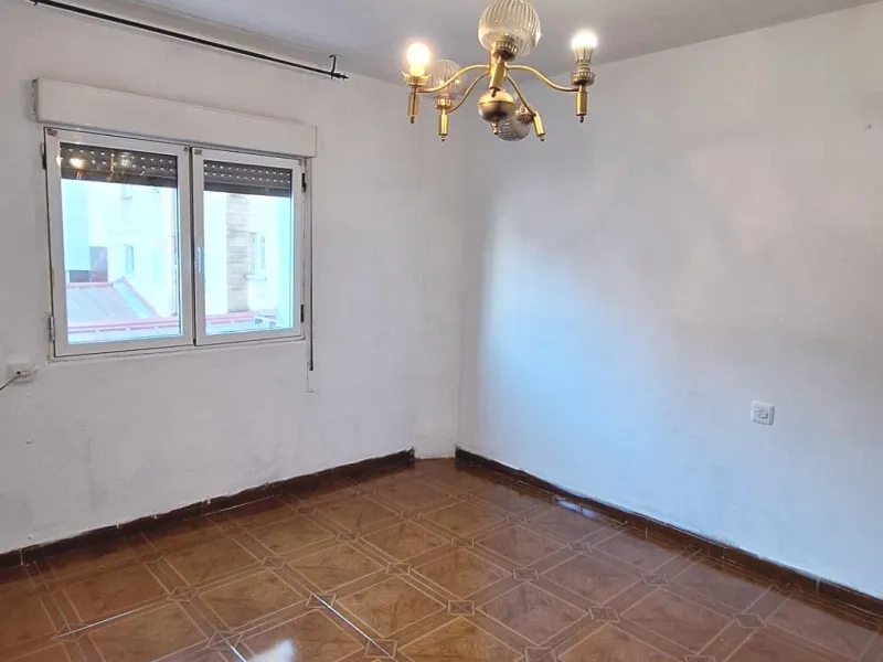 Apartamento con ascensor en El Llano, Gijón - Oportunidad Única por €163 000