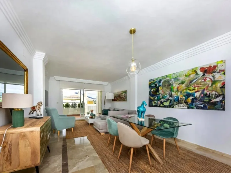 Erdgeschosswohnung mit gültiger Ferienvermietungslizenz – Las Brisas, Nueva Andalucía, Marbella