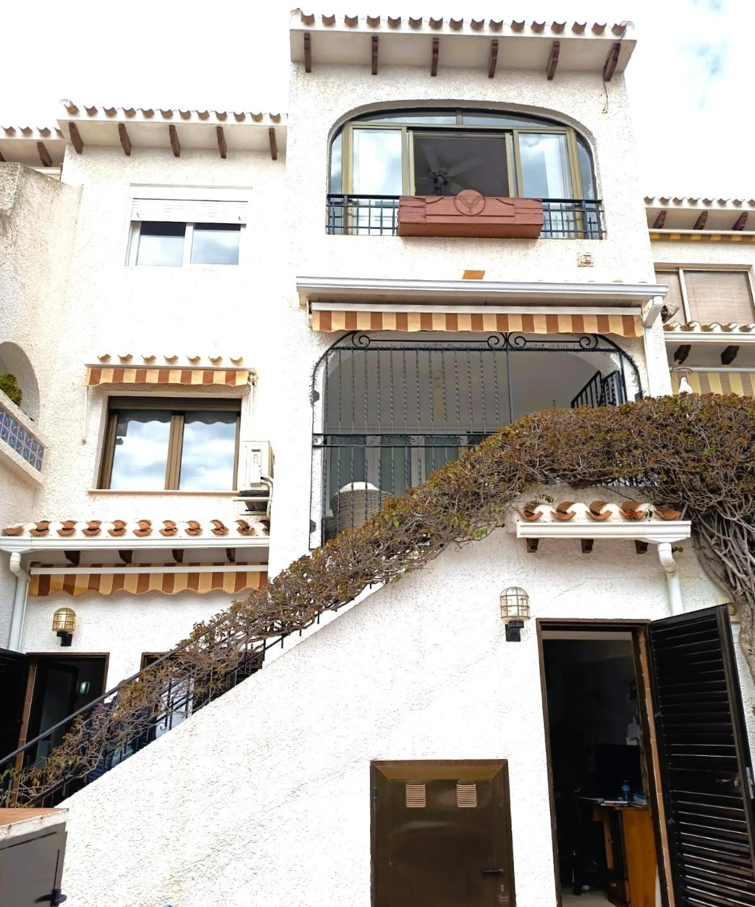 Dúplex reformado con dos plantas independientes en Cabo Roig