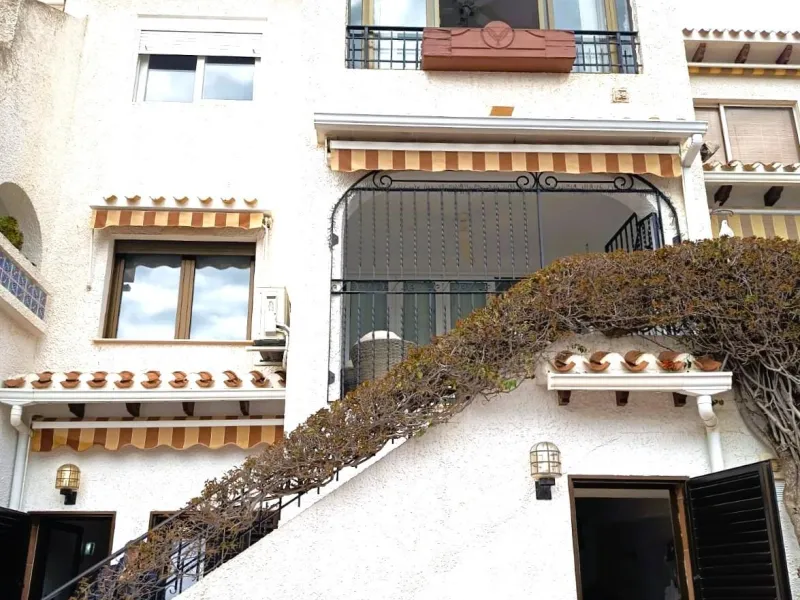 Dúplex reformado con dos plantas independientes en Cabo Roig