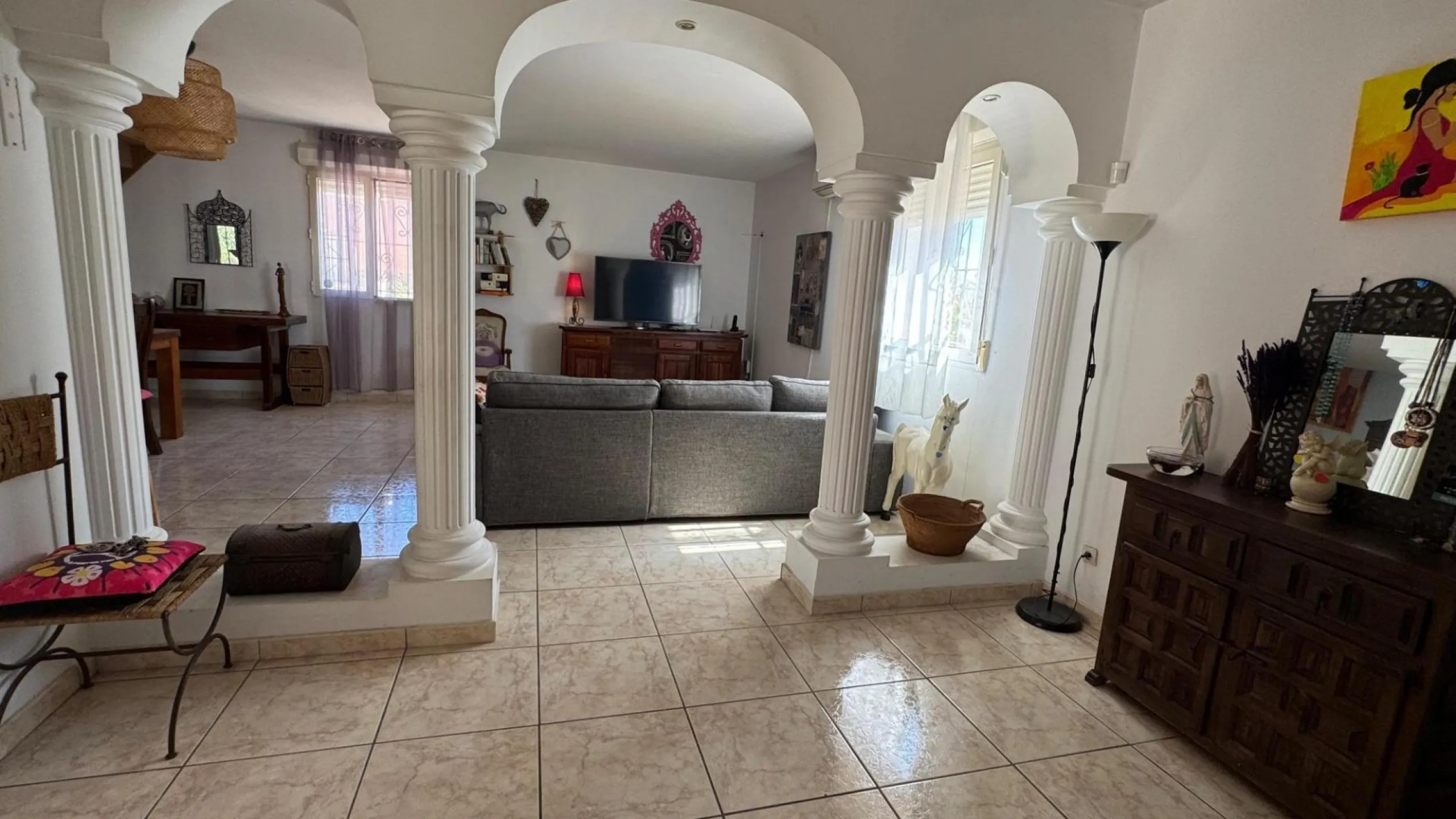 Opportunity in Albatera: Large Country House with Potential