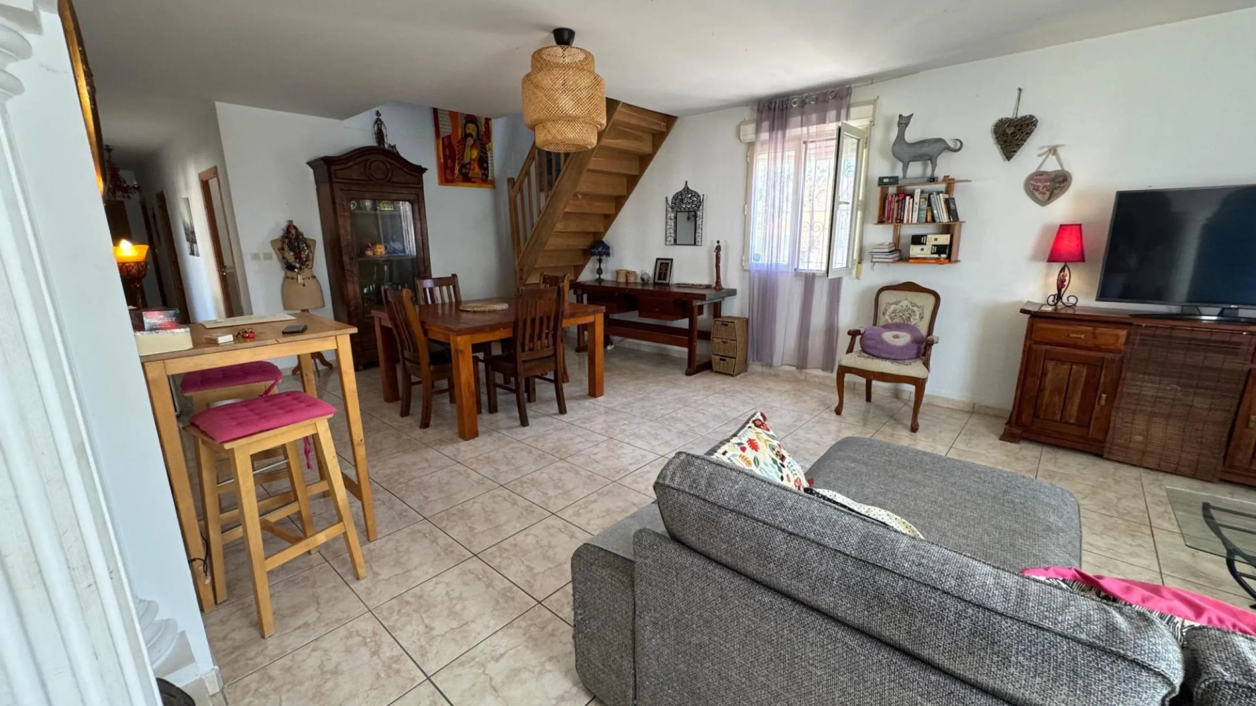 Opportunity in Albatera: Large Country House with Potential