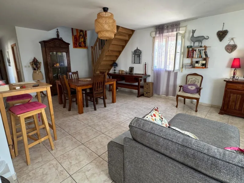 Opportunity in Albatera: Large Country House with Potential
